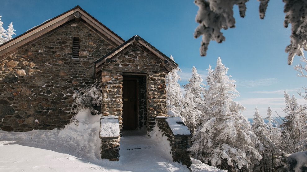Snowy Cottage Retreat